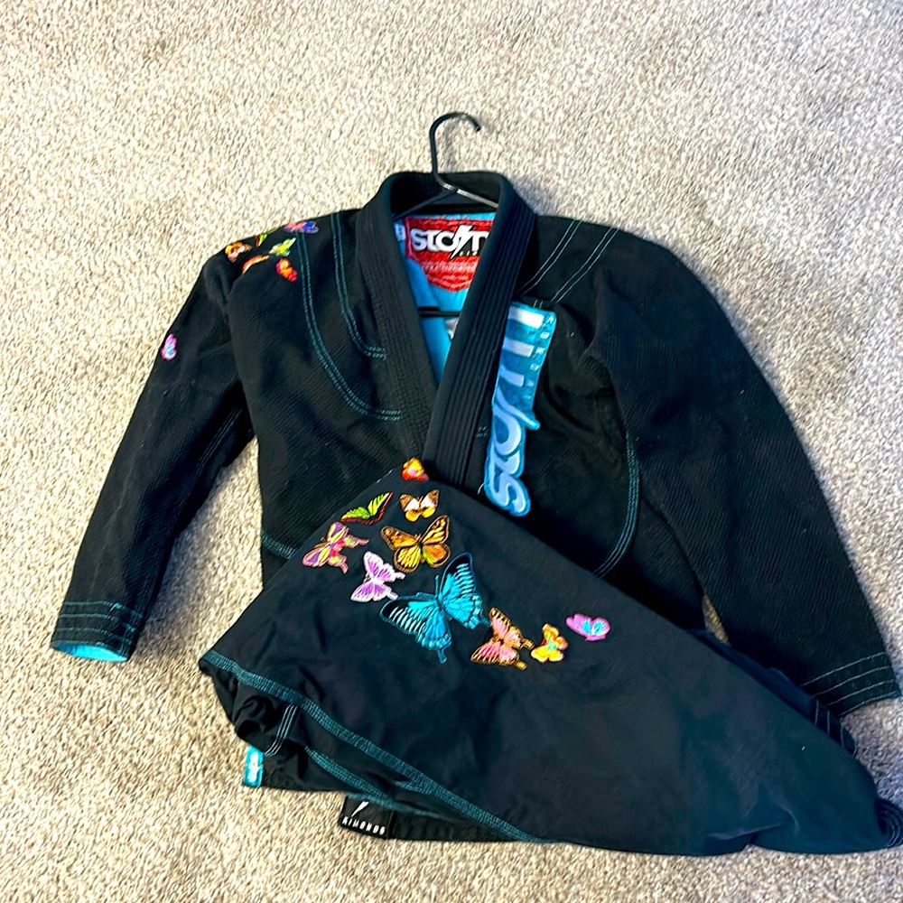 Women’s storm gi size f1 very colorful